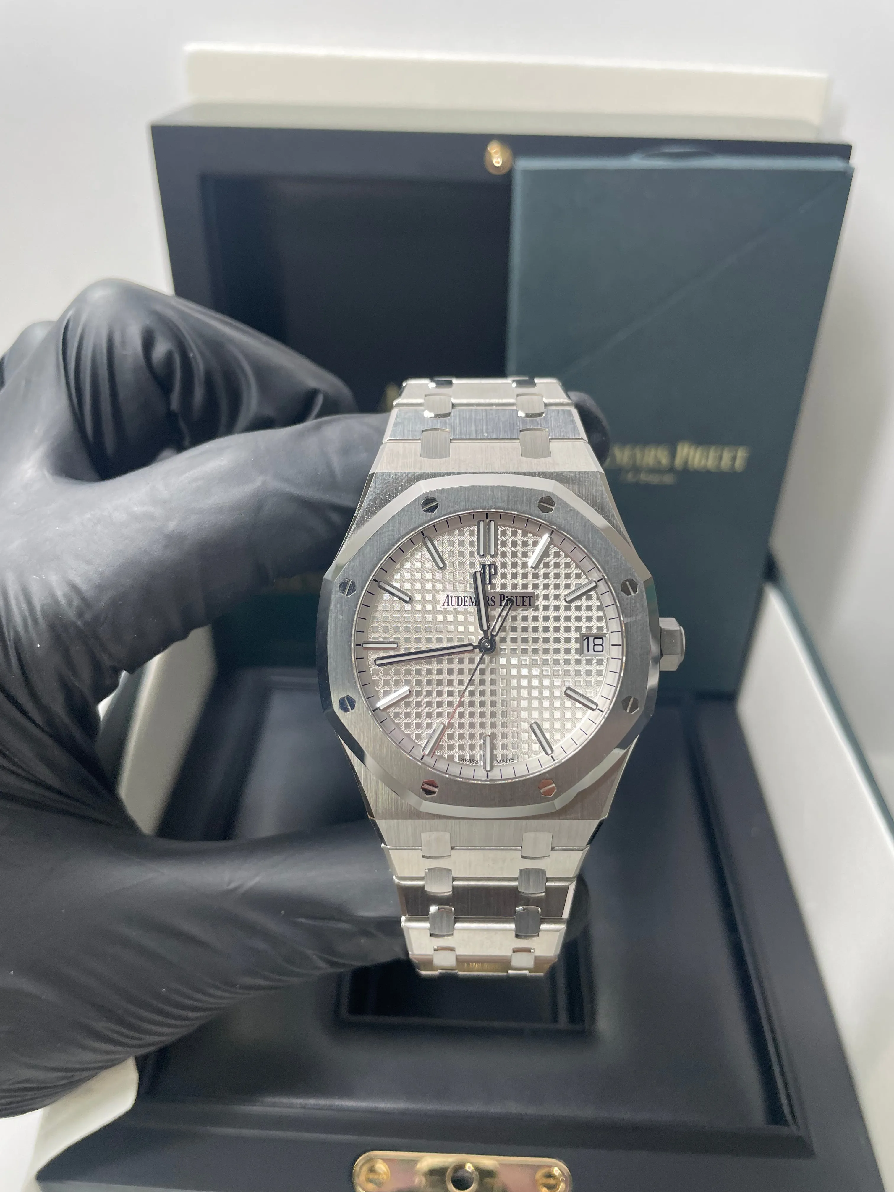 Audemars Piguet Royal Oak Selfwinding/ Stainless Steel/ Silver Dial (Ref#15500ST.OO.1220ST.04)