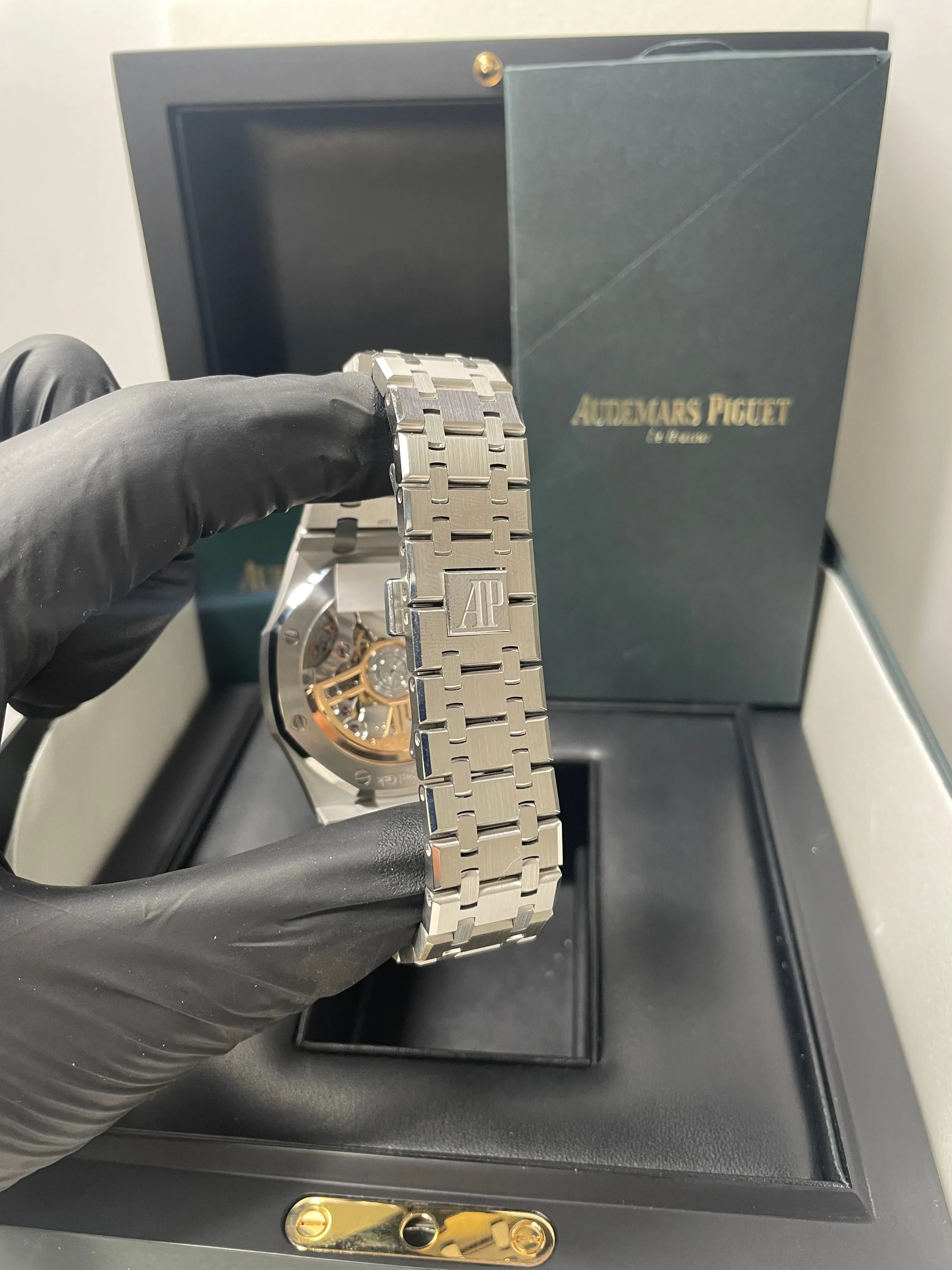 Audemars Piguet Royal Oak Selfwinding/ Stainless Steel/ Silver Dial (Ref#15500ST.OO.1220ST.04)