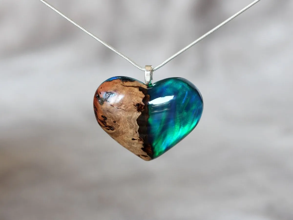 Aurora Borealis | opal pendant [heart]