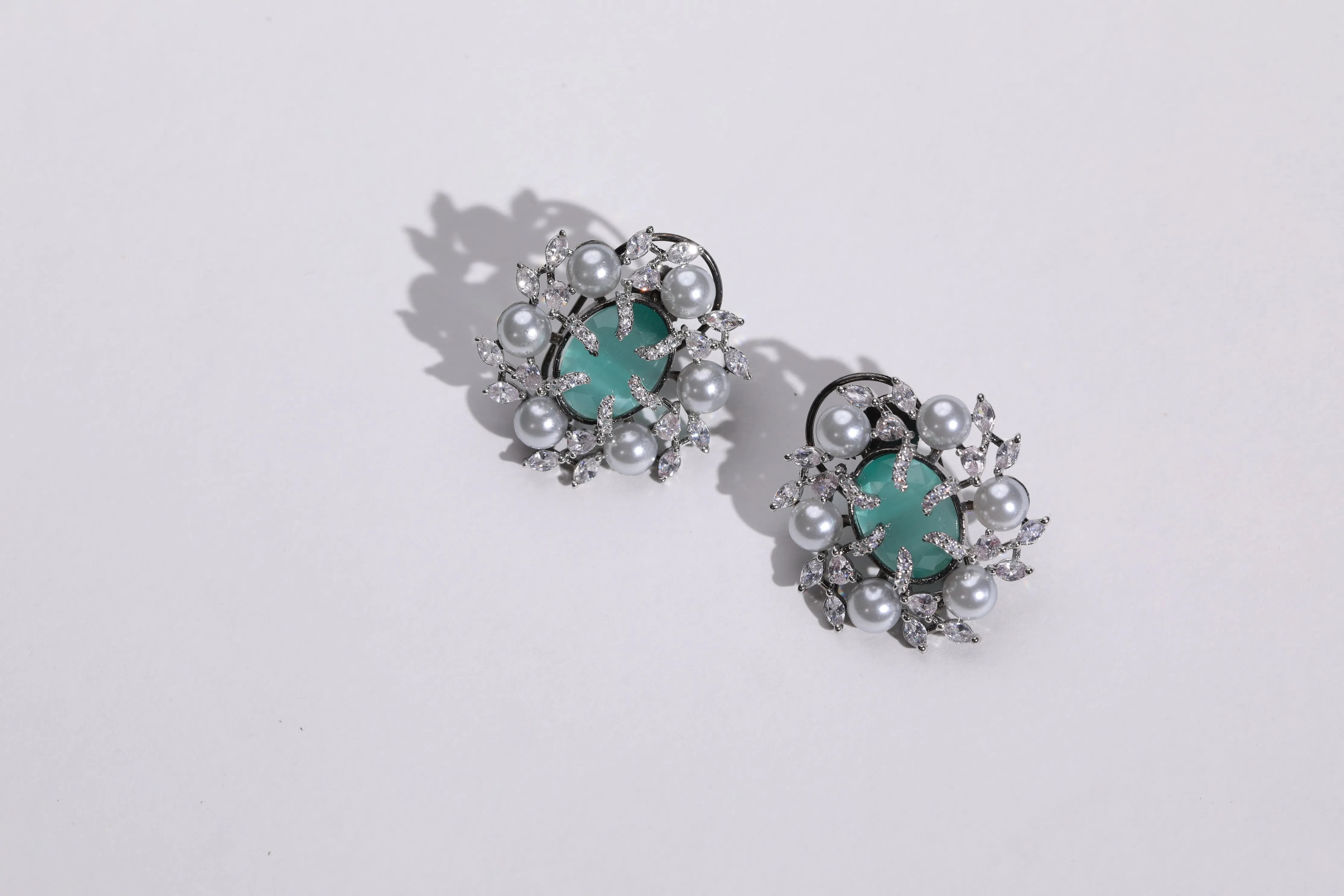 Classic Emerald Earrings: Delicate and Minimalist | Buy Jewelry Online