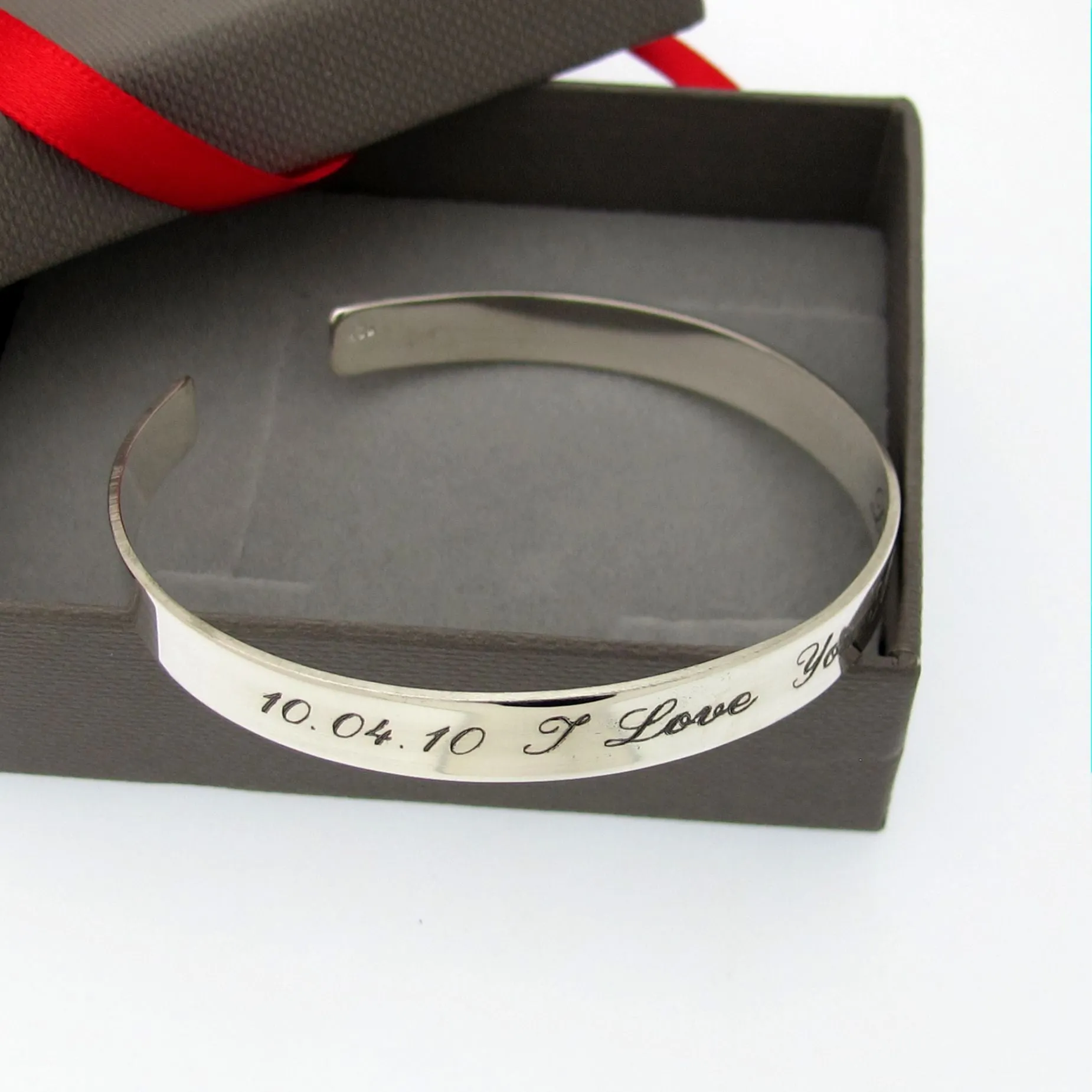 Engraved remembrance bracelet