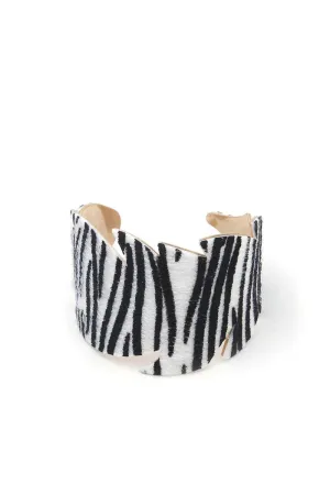 Leaf Cut Out Pattern Cuff Bracelet