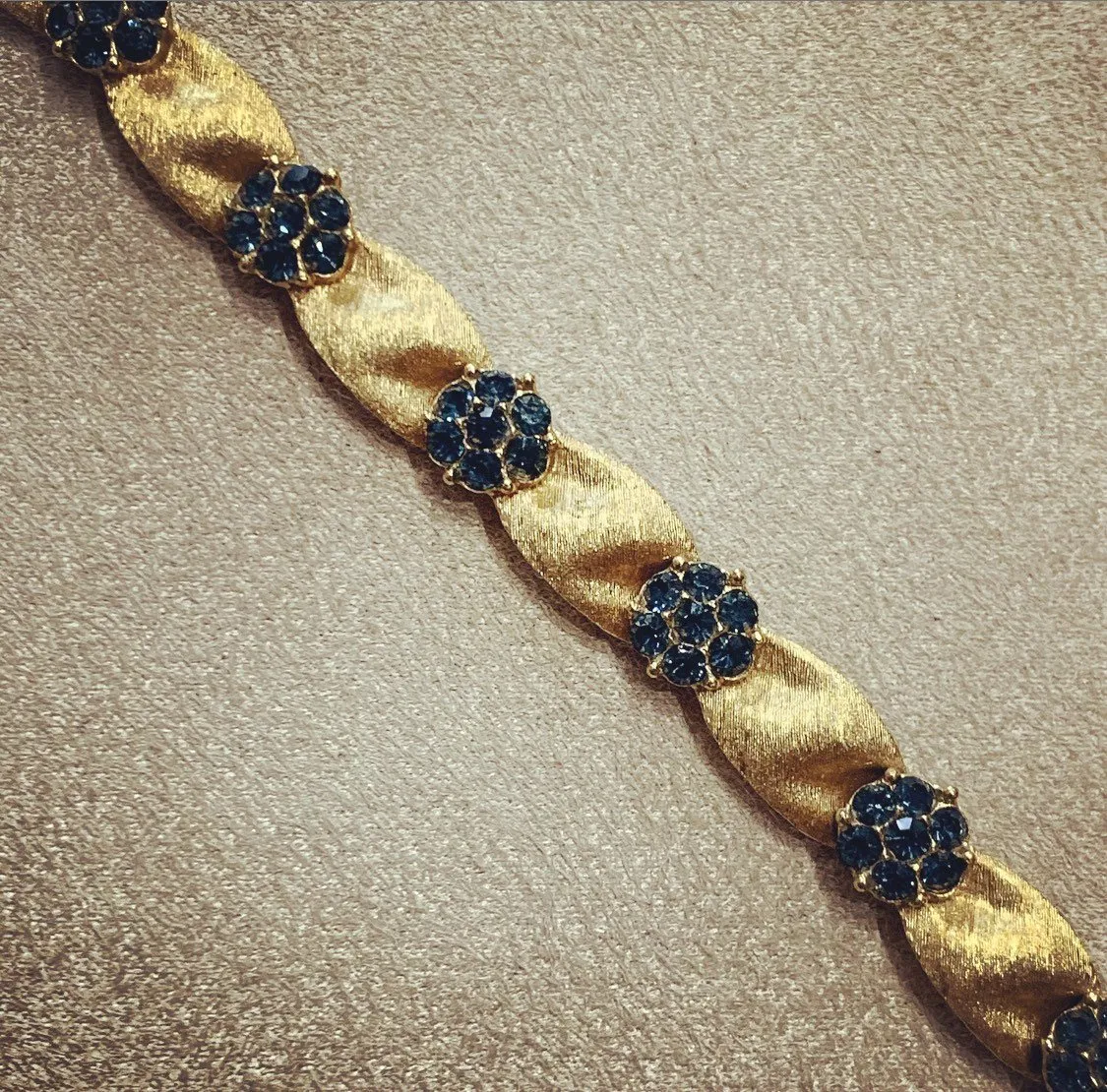 Trifari vintage sapphire blue crystal flower bracelet gold plated